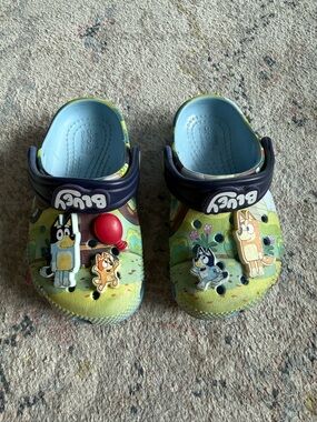 CROCS Bluey toddler size 7